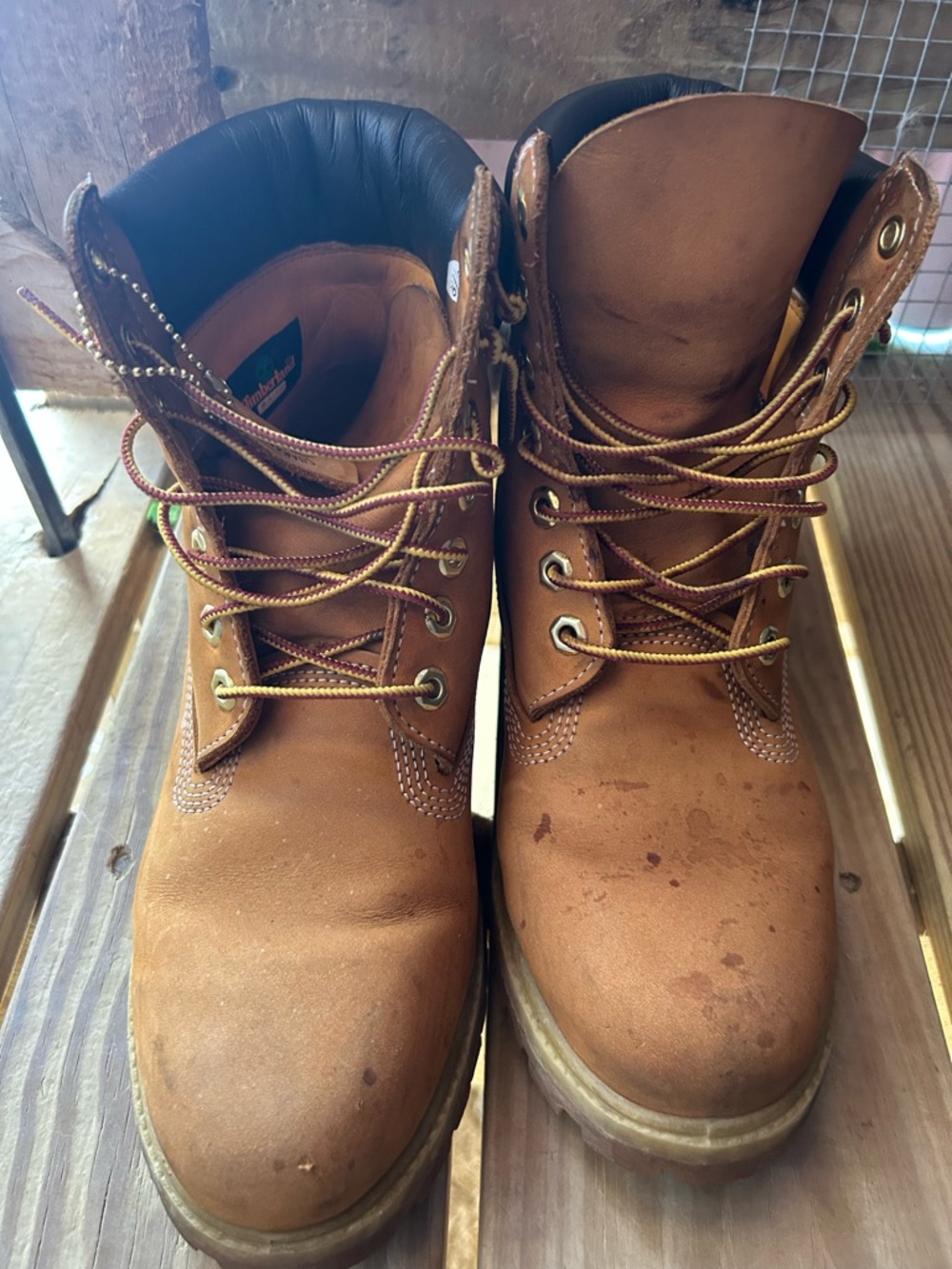 Timberland Brown Leather Work Boots with Lace-Up Closure